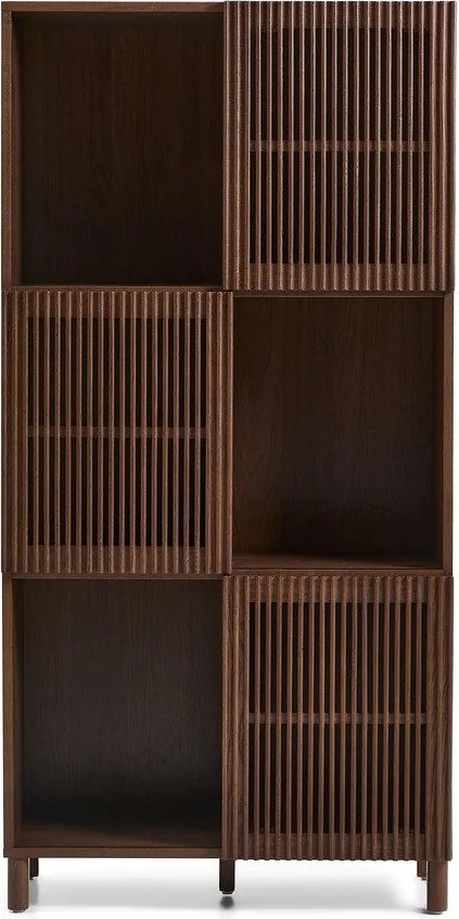 Sötétbarna könyvespolc tolóajtóval, diófa dekorral 84,5x170x42,5 cm Beyla – Kave Home