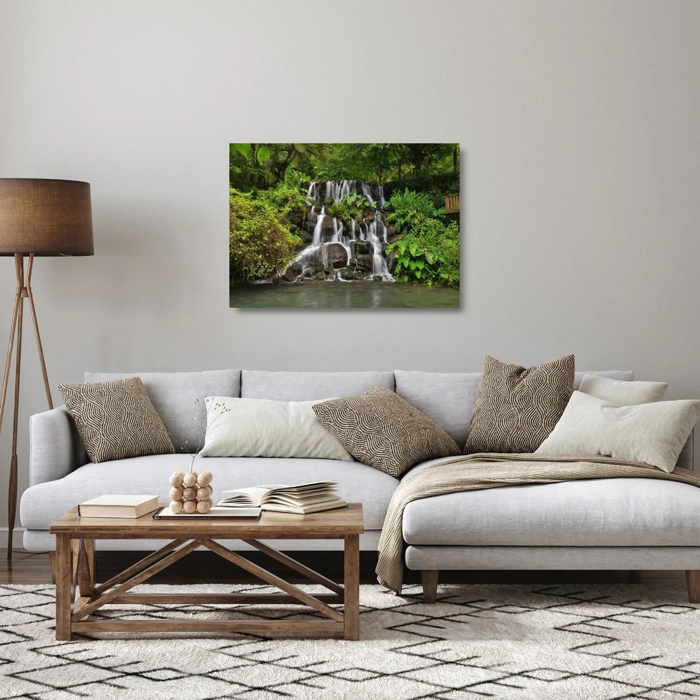 Egy kép a vízesésekről egy trópusi erdőben (üvegen) (70x50 cm)