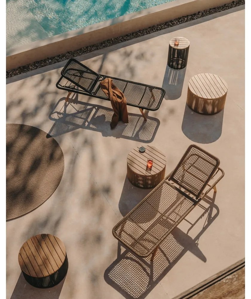 Barna tömörfa-fém kerti napozóágy Dandara – Kave Home