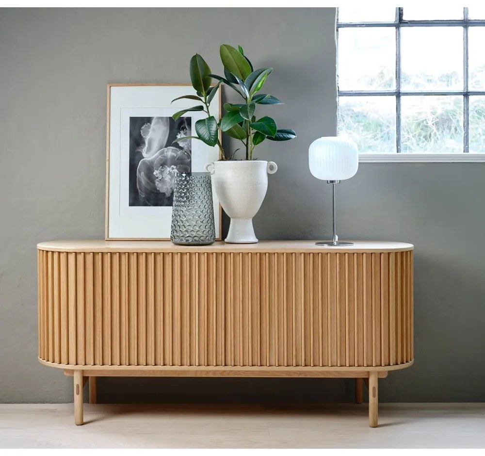 Natúr színű alacsony komód tölgyfa dekorral 160x73 cm Carno – Unique Furniture