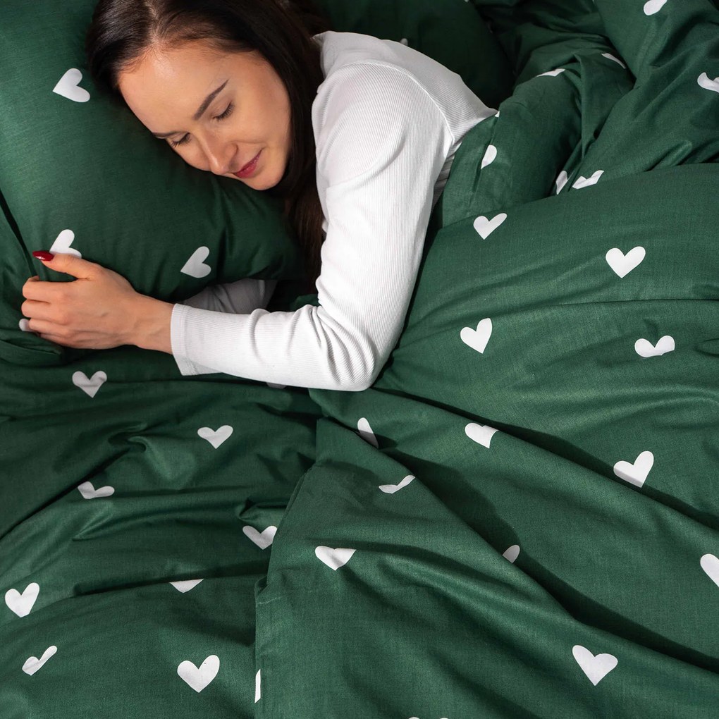 Goldea karácsonyi pamut ágyneműhuzat - szívecskék, sötétzöld alapon 140 x 220 és 70 x 90 cm