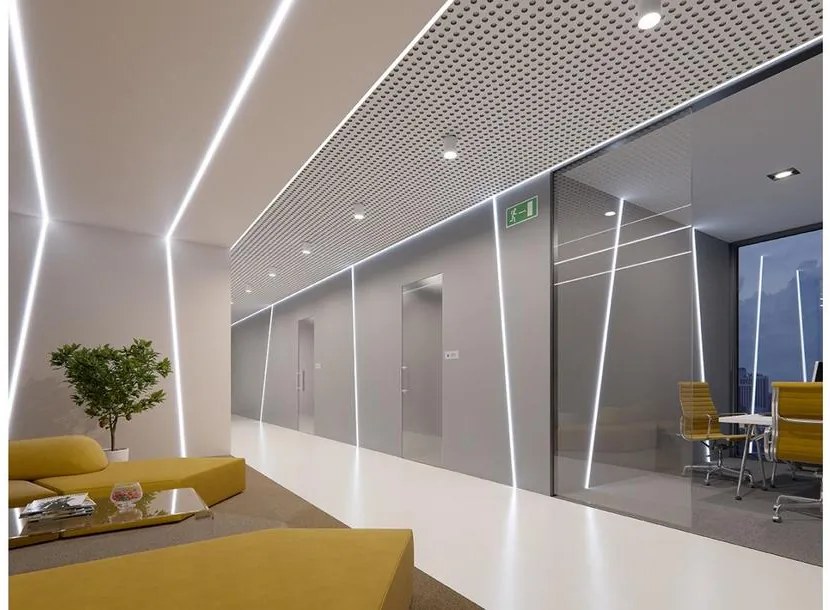 LED szalag 2835, 300 LED/5 fm, meleg fehér, 9,6W/fm 48W/5fm , 8mm , 5fm/tekercs, 24V, IP20, 1100lm/m