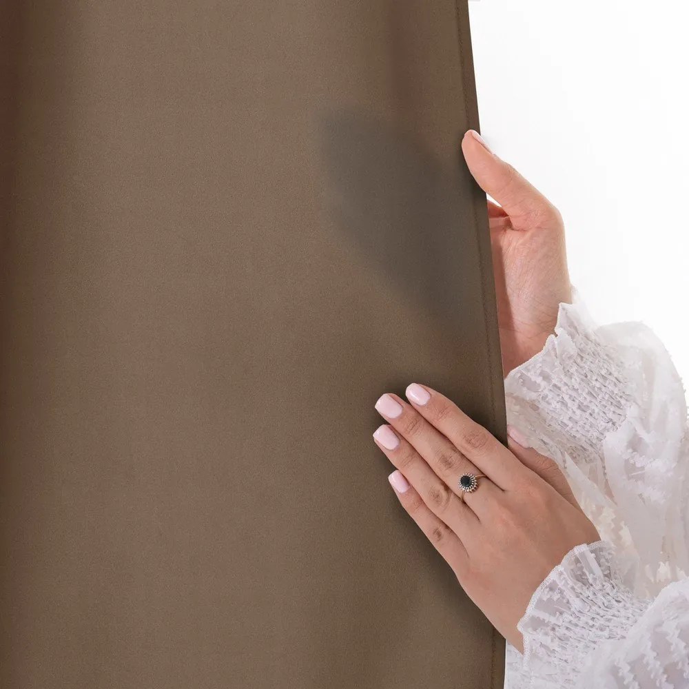 Barna dimout (részleges sötétítő) függöny 140x270 cm Carli – Restilo