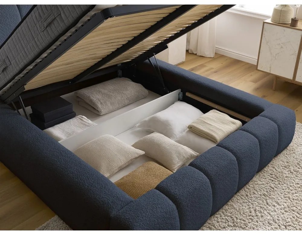 Sötétkék kárpitozott ágyneműtartós franciaágy ágyráccsal 140x190 cm Denali – Bobochic Paris