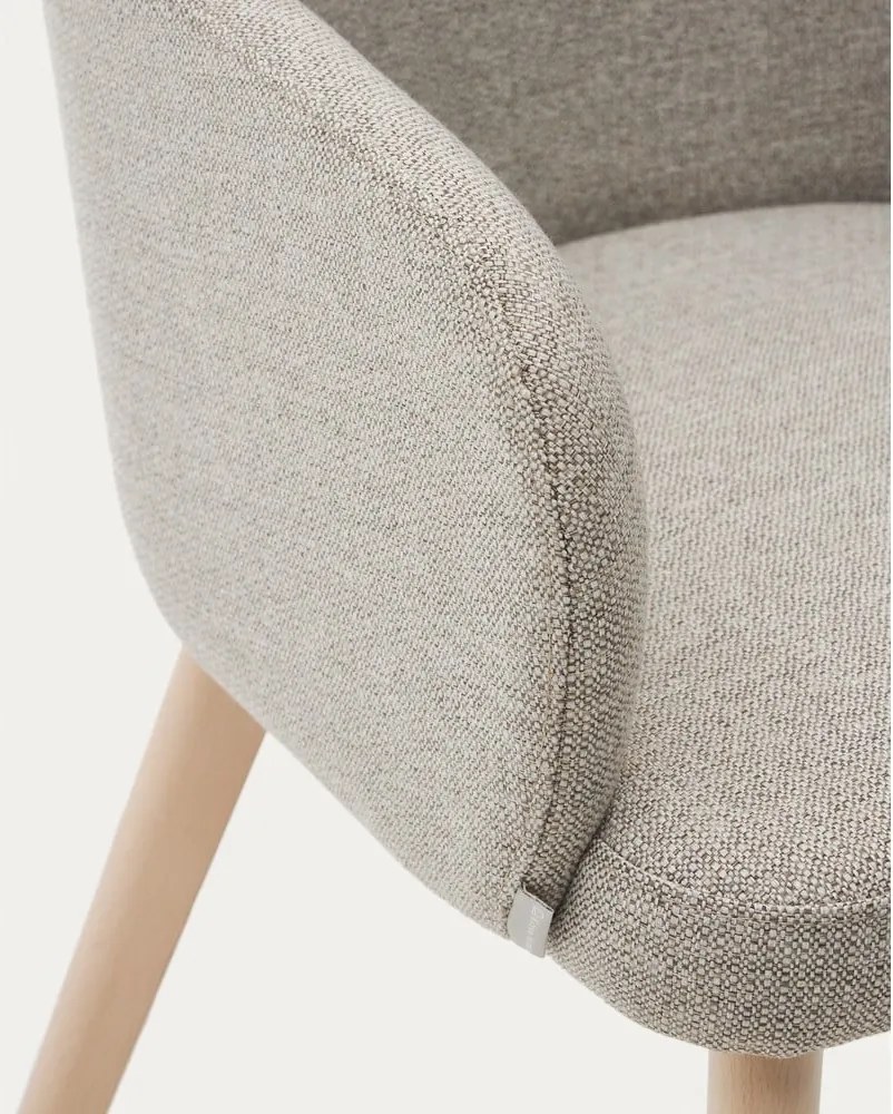 Bézs kárpitozott karfás étkezőfotel Nelida – Kave Home