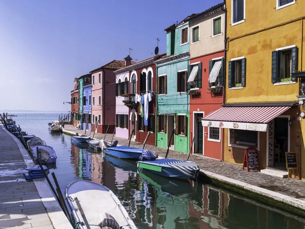 Poszter 40x30cm Többszínű házak a csatorna mellett, Assaf Frank