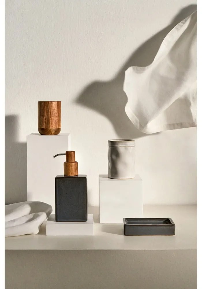 Sötétkék kerámia szappantartó Silvet – Kave Home