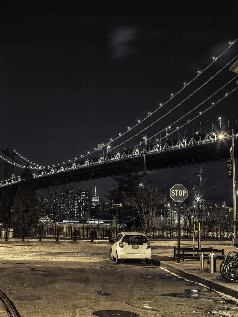 Poszter 30x40cm Esti kilátás a Manhattan hídra az utcáról, Assaf Frank