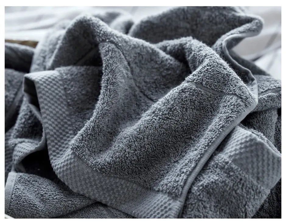 Sötétszürke frottír pamut törölköző 50x100 cm Line – Södahl