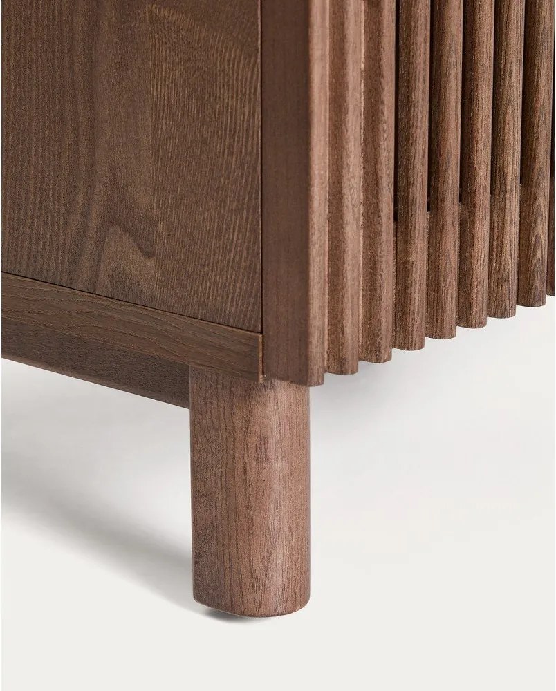 Sötétbarna éjjeliszekrény diófa dekorral Beyla – Kave Home