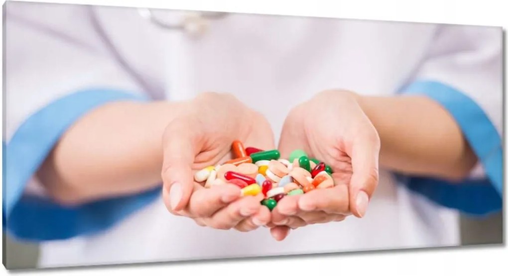 Képek 115x55 Tabletták az orvos kezében