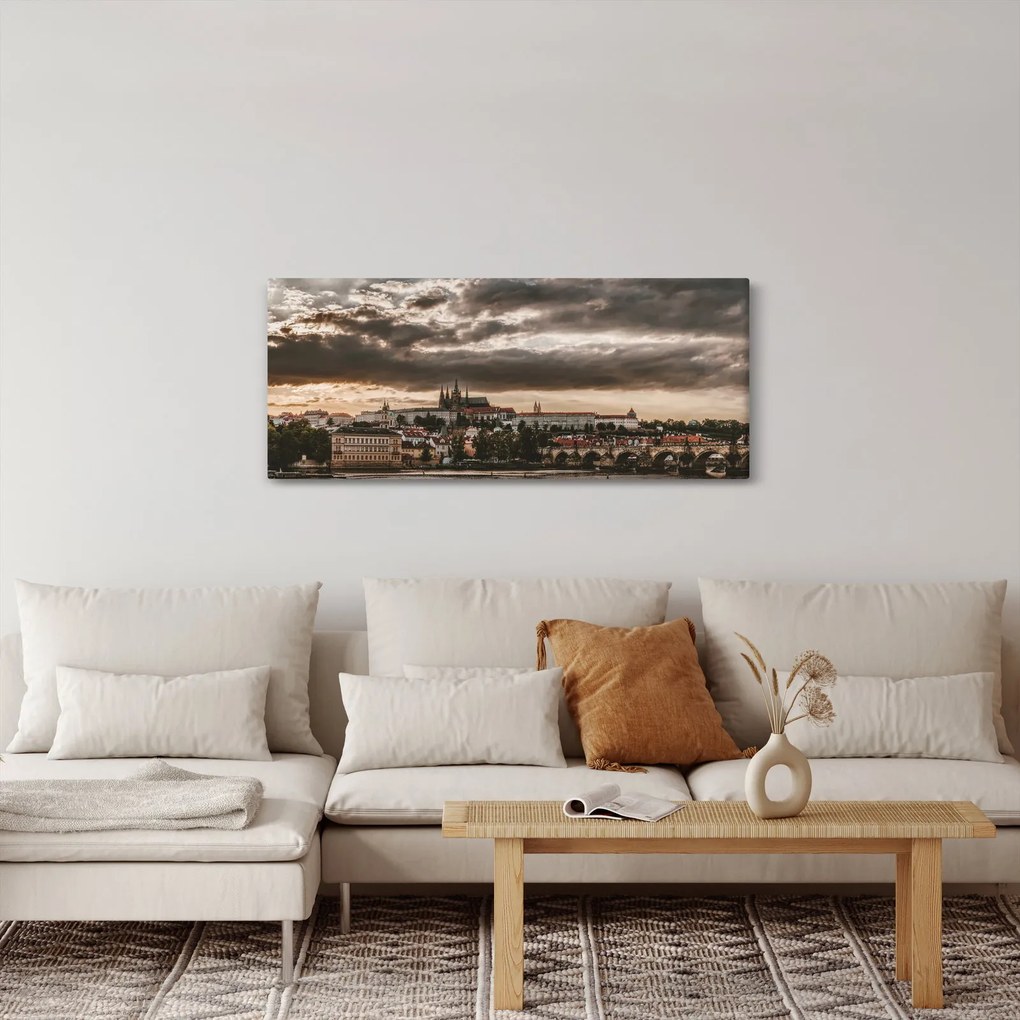 Kép - felhős Prága (120x50 cm)