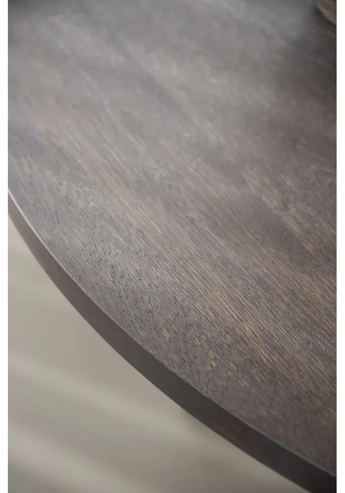 Sötétbarna kerek bővíthető étkezőasztal tölgyfa dekorral ø 135 cm Maddock – Rowico