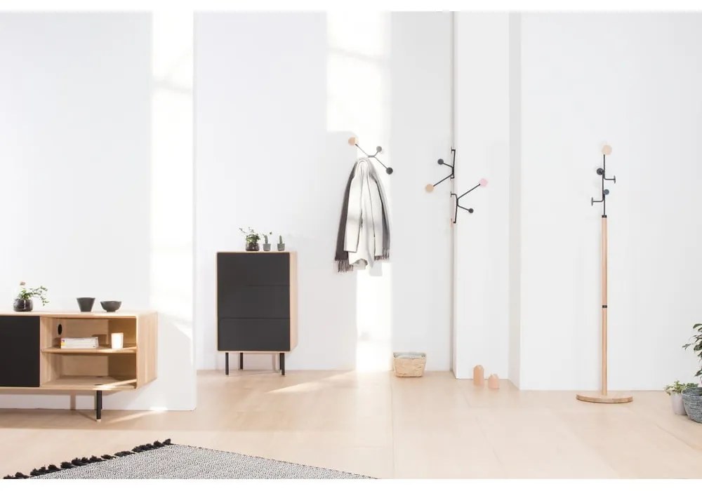 Fekete-natúr színű tölgyfa magas komód 60x100 cm Fina – Gazzda