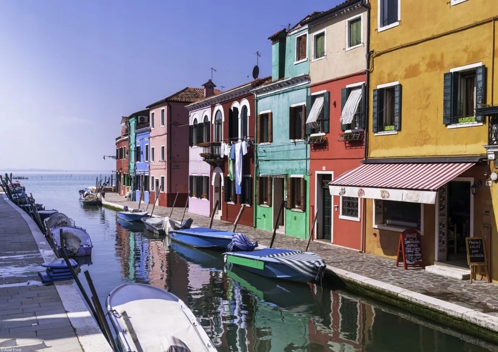 Poszter 42x29,7cm Többszínű házak a csatorna mellett, Assaf Frank