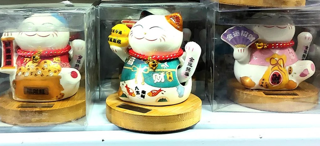 Maneki Neko Szerencsehozó Porcelán Napelemes Integető Macska Cica 12 Cm Jó Ajándék