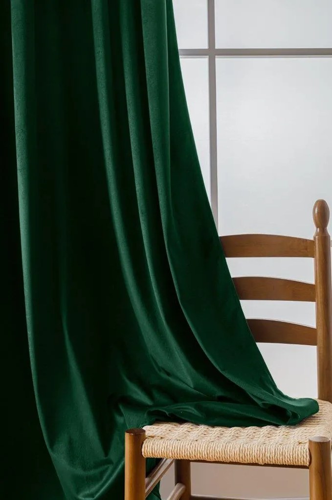 Sötétzöld VELVET sötétítő függöny 140x250 cm Felfüggesztés: Fém gyűrűk