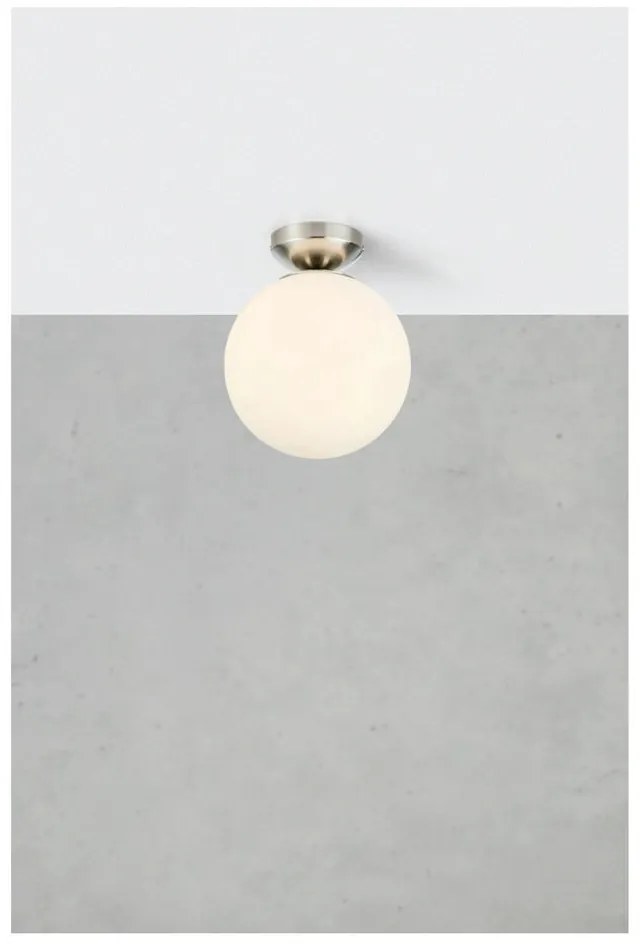 Fehér-ezüstszínű mennyezeti lámpa üveg búrával Stintino – Markslöjd