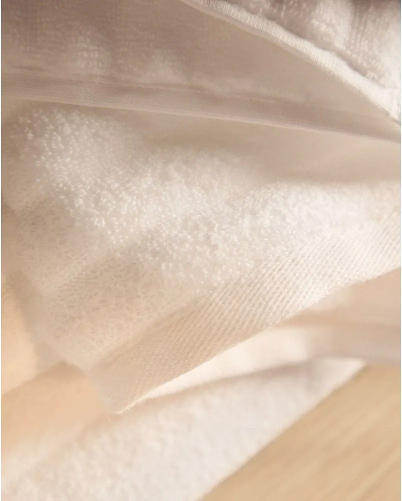 Fehér frottír pamut fürdőlepedő 70x140 cm Navira – Kave Home
