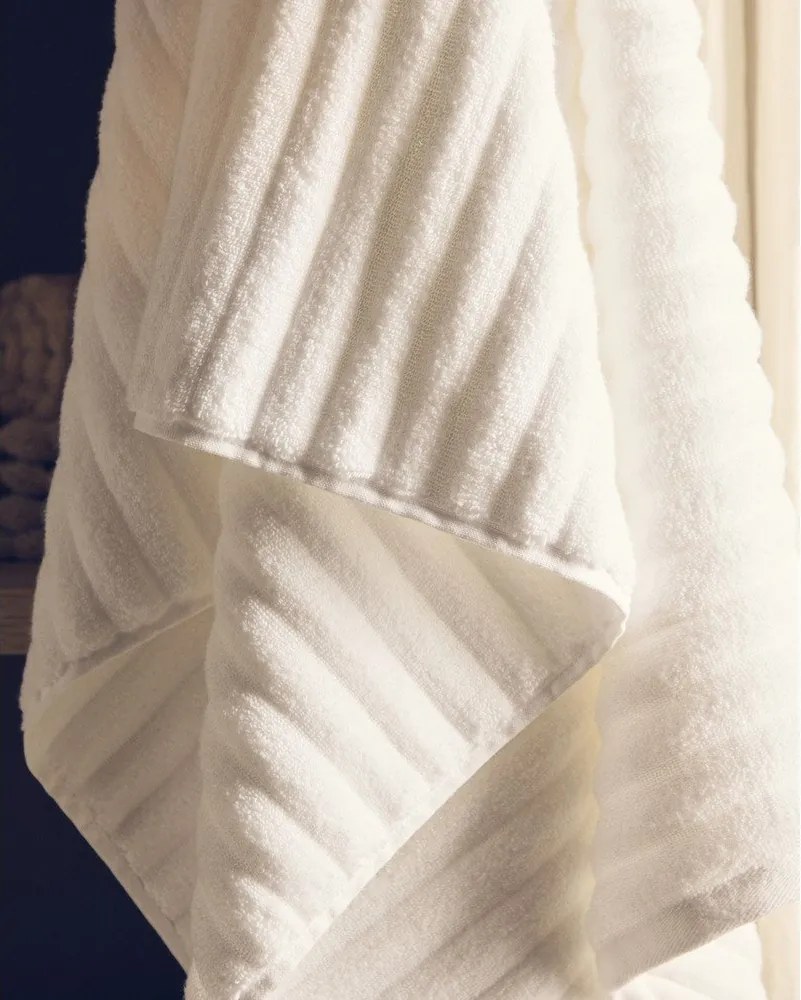 Fehér frottír pamut fürdőlepedő 70x140 cm Navira – Kave Home