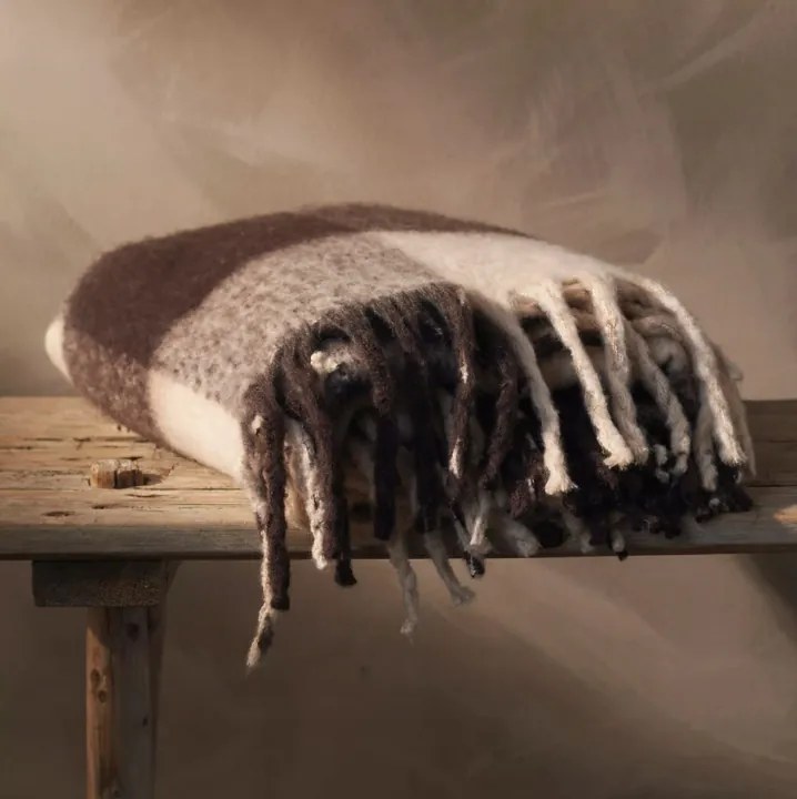 Holmen poliészter takaró 127 cm x 152 cm barna