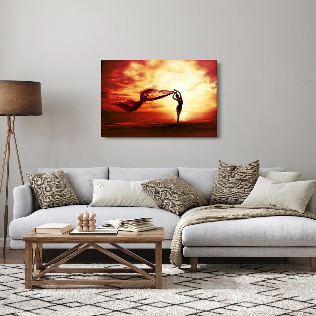 Kép - egy nő sziluettje a naplementében (90x60 cm)