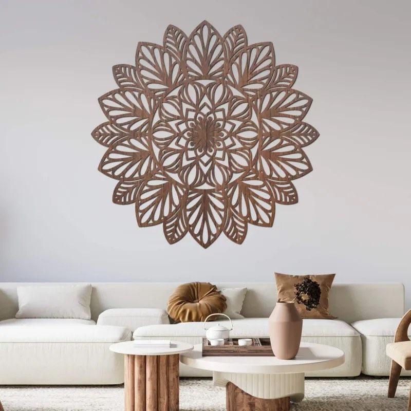 Fából készült mandala a falon | LÓTUSZ