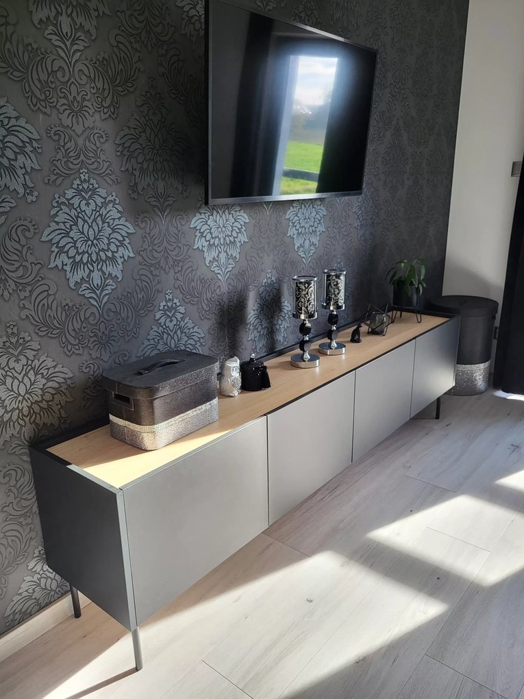 Desin TV-szekrény 220 cm fém lábakkal - fekete matt / nagano tölgy