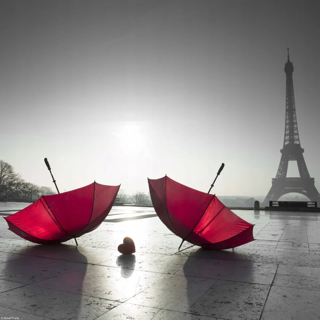 Poszter 30x30cm Két napernyő az Eiffel-torony mellett, Assaf Frank