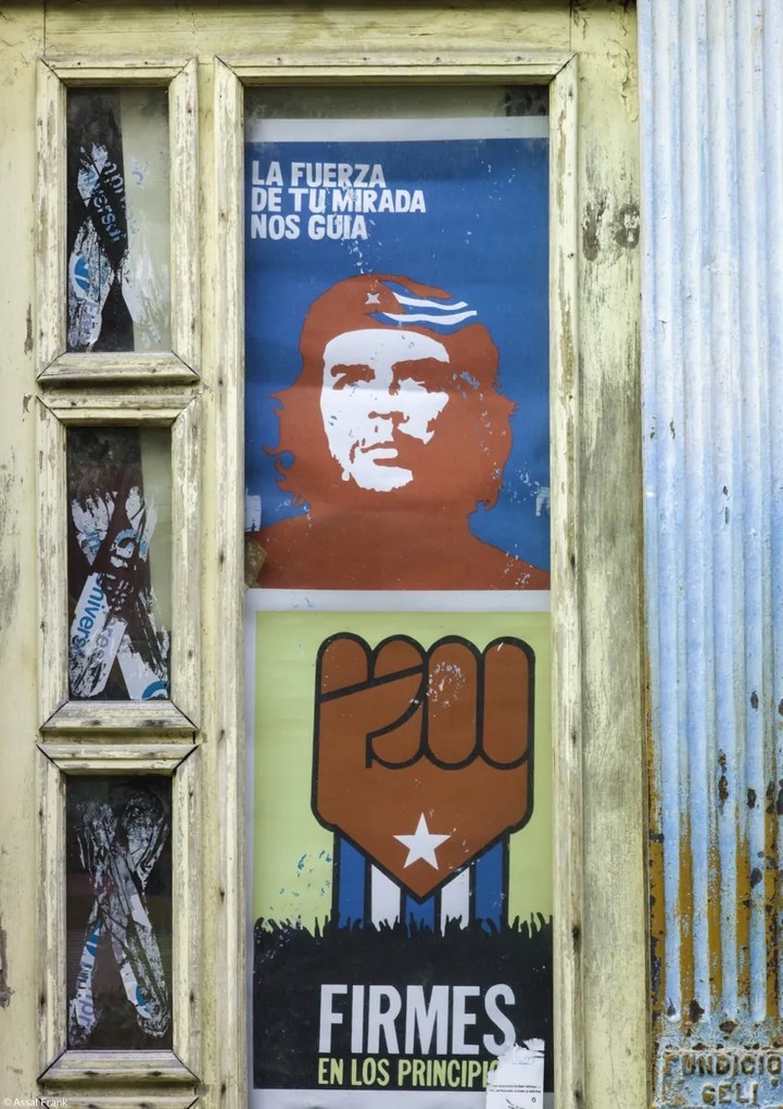 Poszter 21x29,7cm Che Guevary poszter az ablakon, Assaf Frank