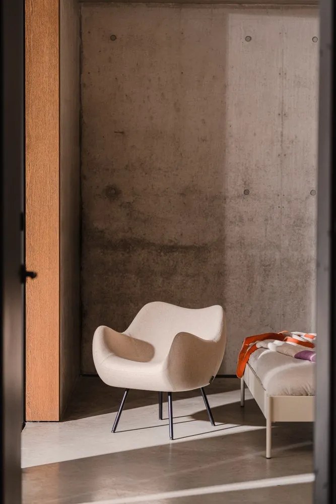 Bézs gyapjú fotel RM58 – noo.ma