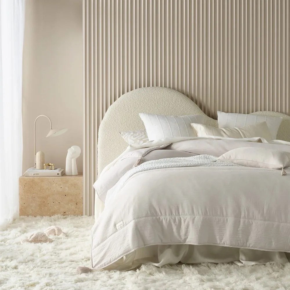 Noemi Bézs színű ágytakaró bojtokkal 240 x 260 cm