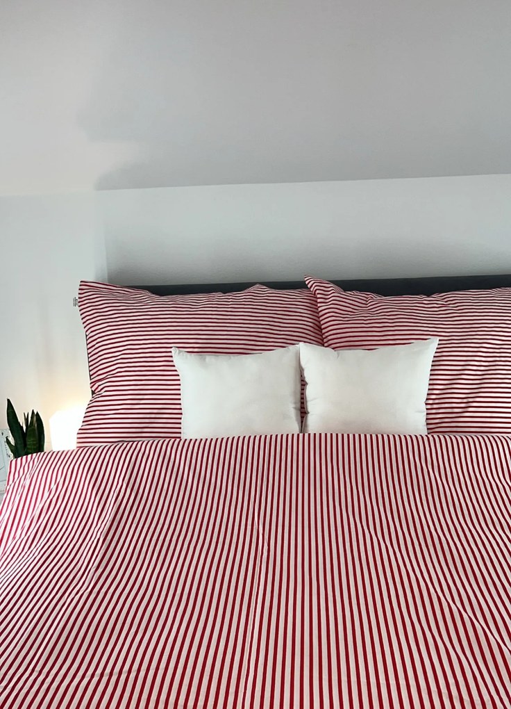 Piros csíkos pamut ágynemű DeLuxe Ágynemű mérete: 140x200 cm, A csomag tartalma: Készletcsomagolás