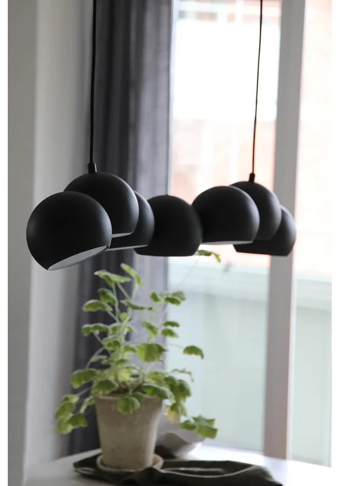 Fekete függőlámpa fém búrával Cupolo – Markslöjd