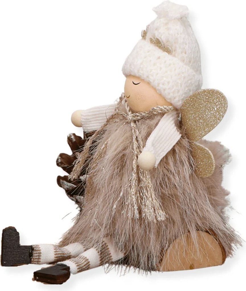 Karácsonyi angyalka bézs ruhában, fatörzsön ülve 8x4,5x13 cm