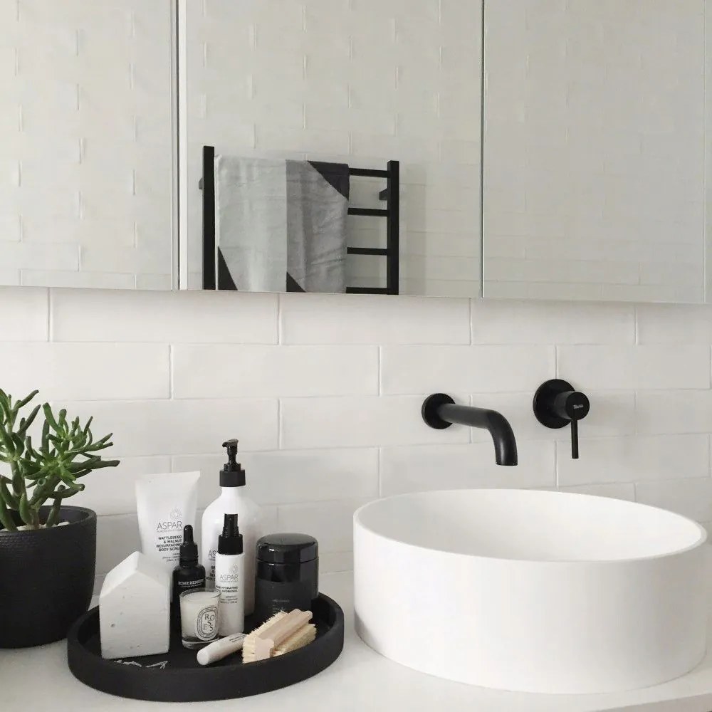 Falra szerelhető csaptelep Rea Lungo black mat + box