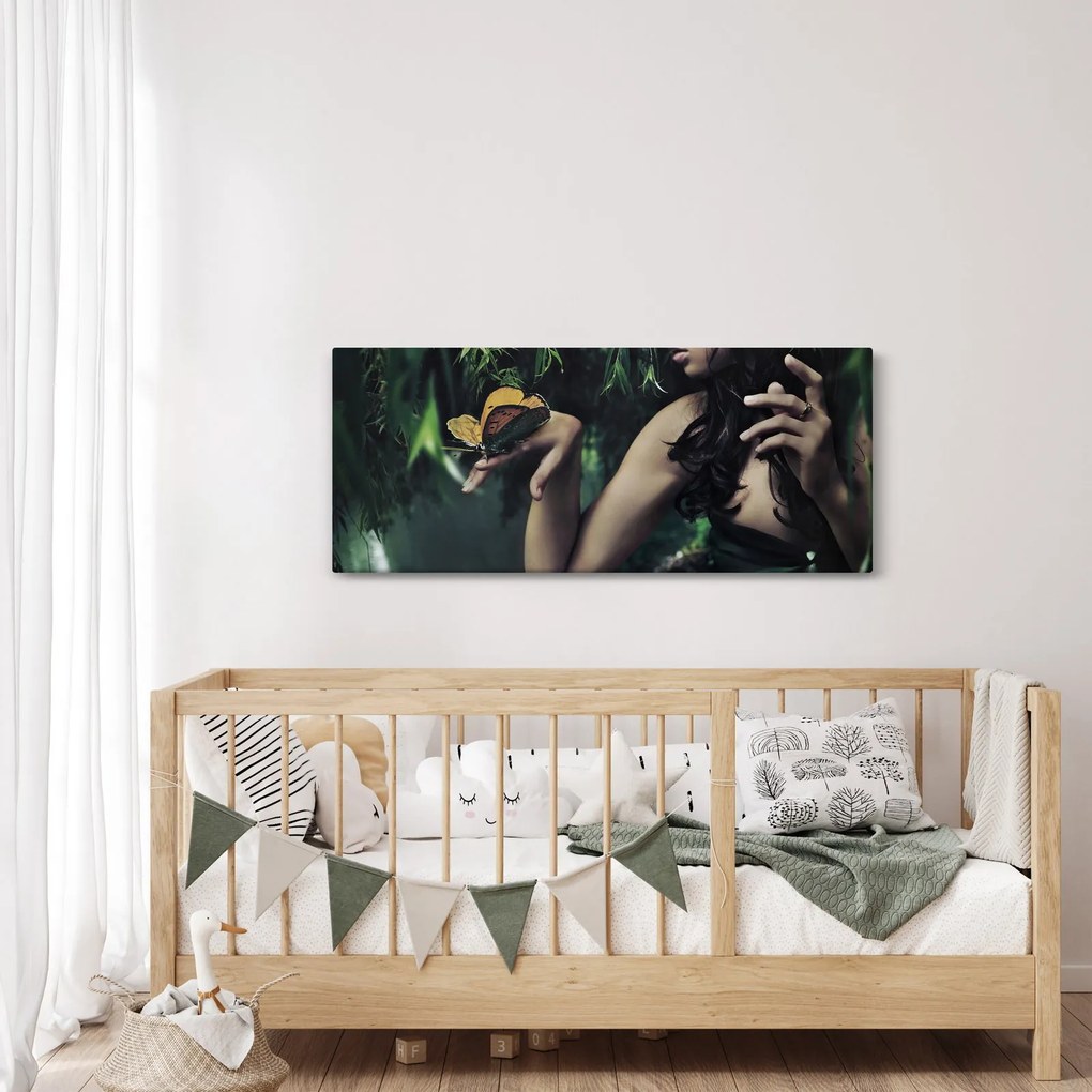 Egy bájos nő képe pillangóval (120x50 cm)