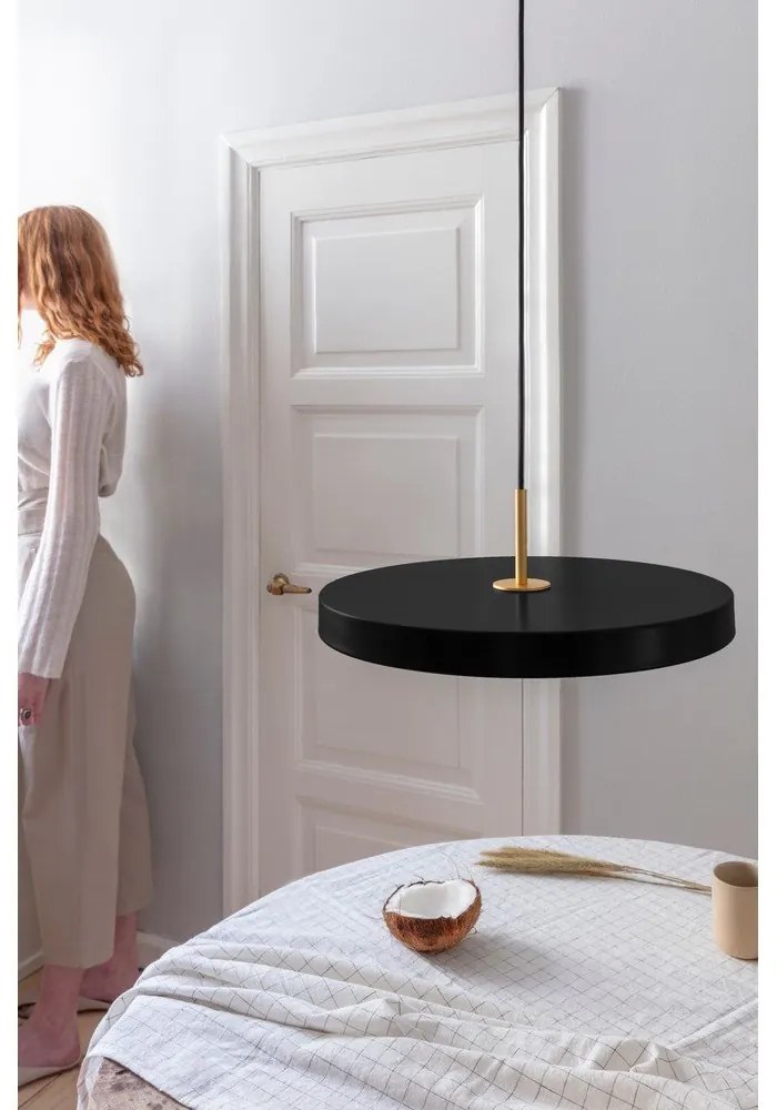 Fekete LED függőlámpa fém búrával ø 43 cm Asteria Medium – UMAGE