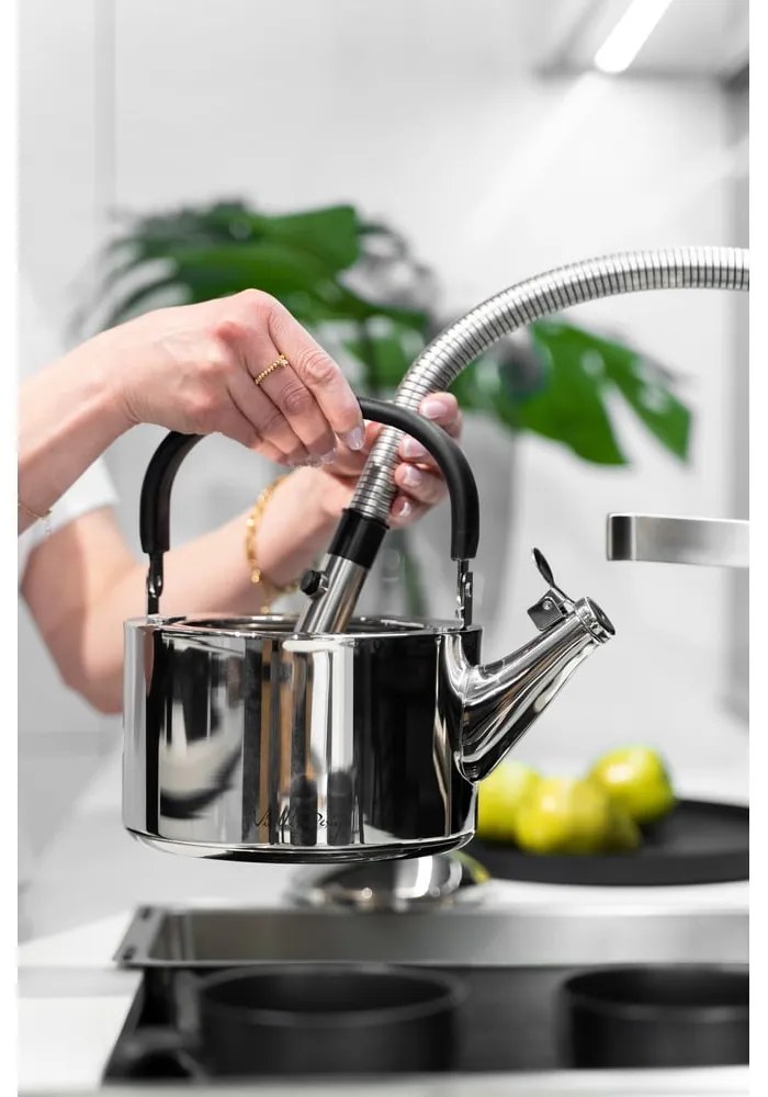 Diamante fényes rozsdamentes vízforraló kanna, 1,5 l - Vialli Design