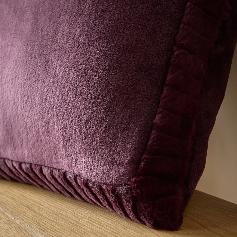 Mikroplüss díszpárna 55x55 cm Velvet and Faux Fur – Catherine Lansfield
