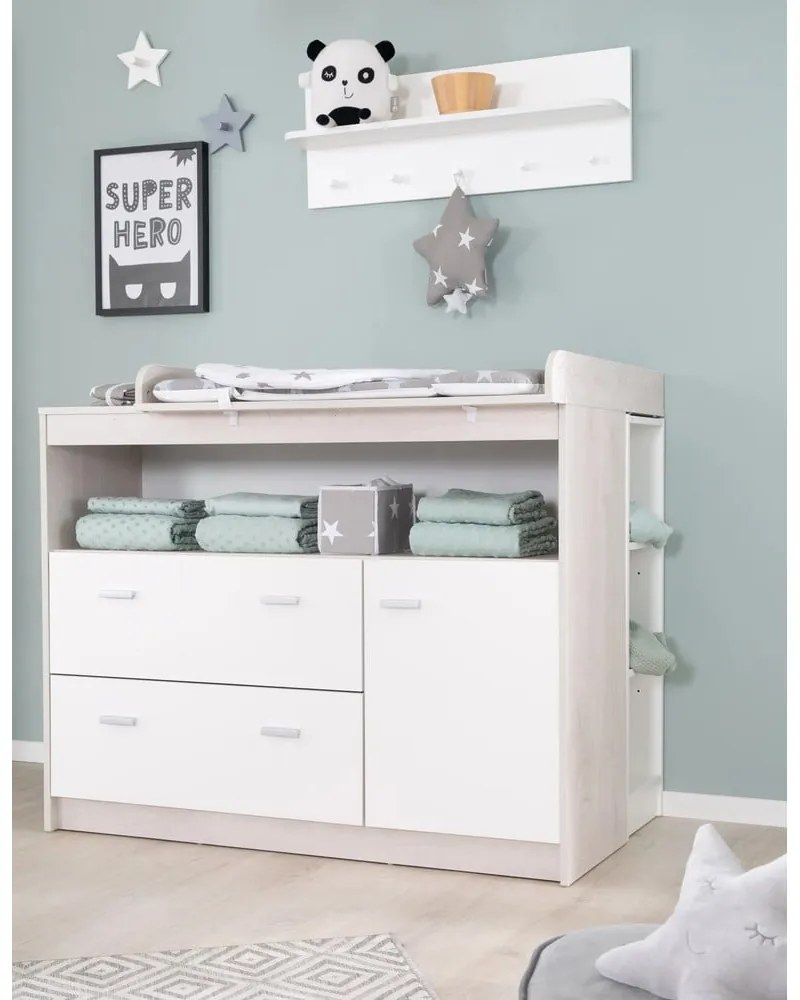 Fehér alacsony gyerek komód pelenkázó feltéttel tölgyfa dekorral 117x98 cm Julia – Roba