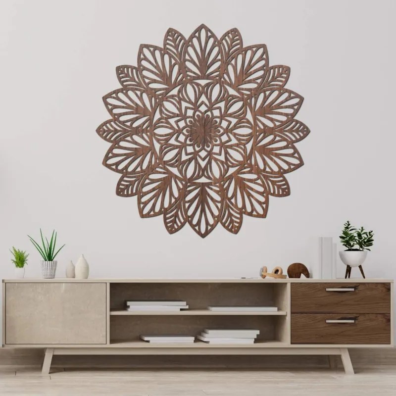 Fából készült mandala a falon | LÓTUSZ