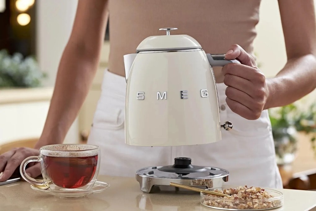 SMEG 50's Retro Style rychlovarná konvice 0,8l růžová - Smeg