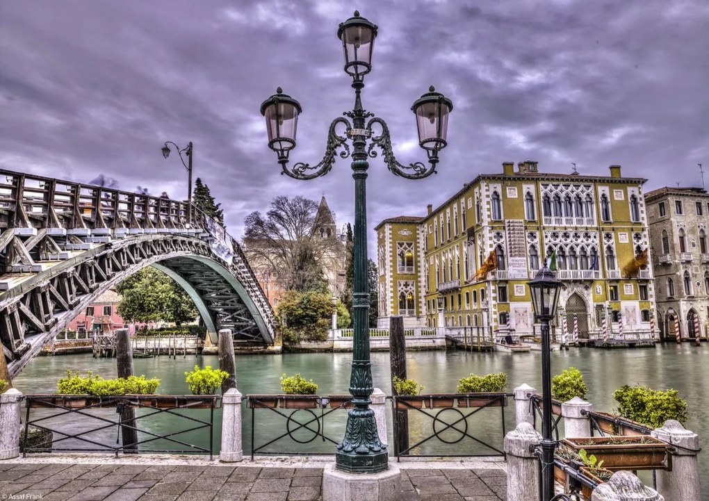 Poszter 29,7x21cm Lámpa az Accademia hídnál, Assaf Frank