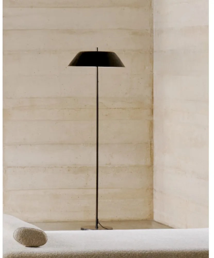 Fekete állólámpa fém búrával (magasság 153 cm) Sayra – Kave Home