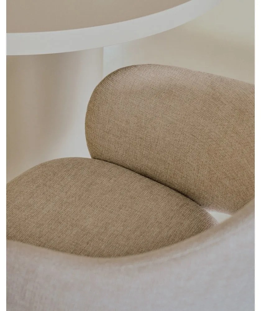 Krémszínű kárpitozott étkezőfotel Maina – Kave Home