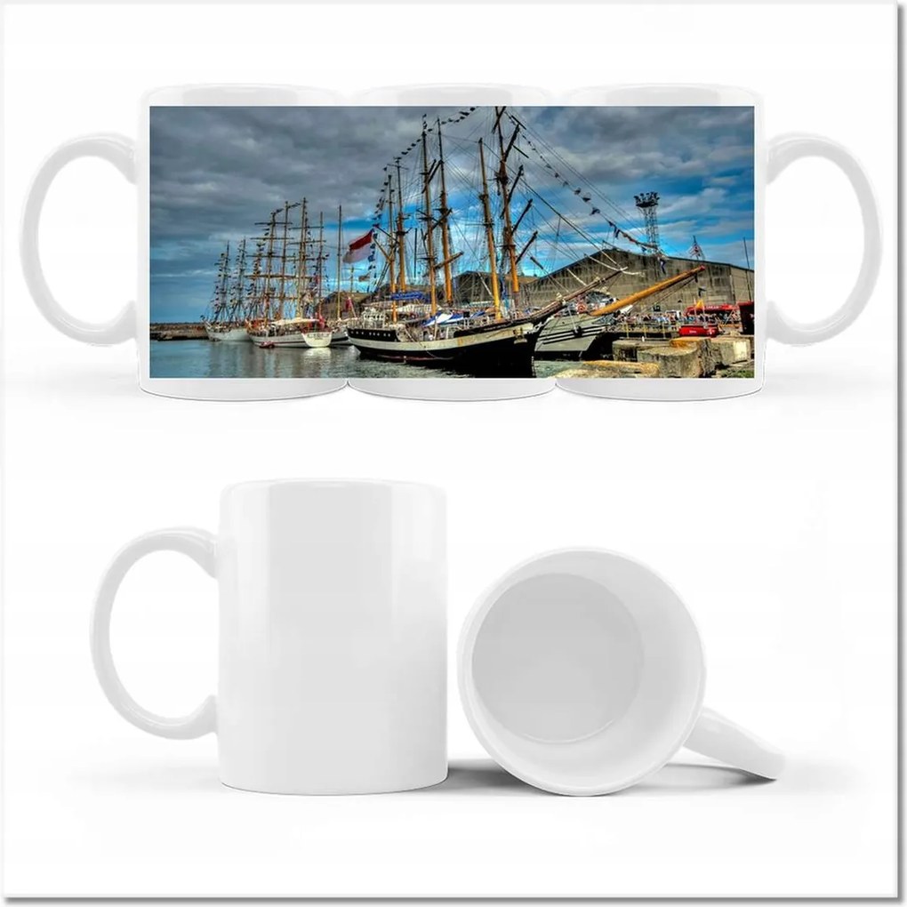 Vitorlások a kikötőben fényképes bögre