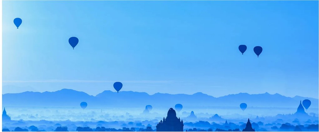Kép - léggömbök a táj felett (120x50 cm)