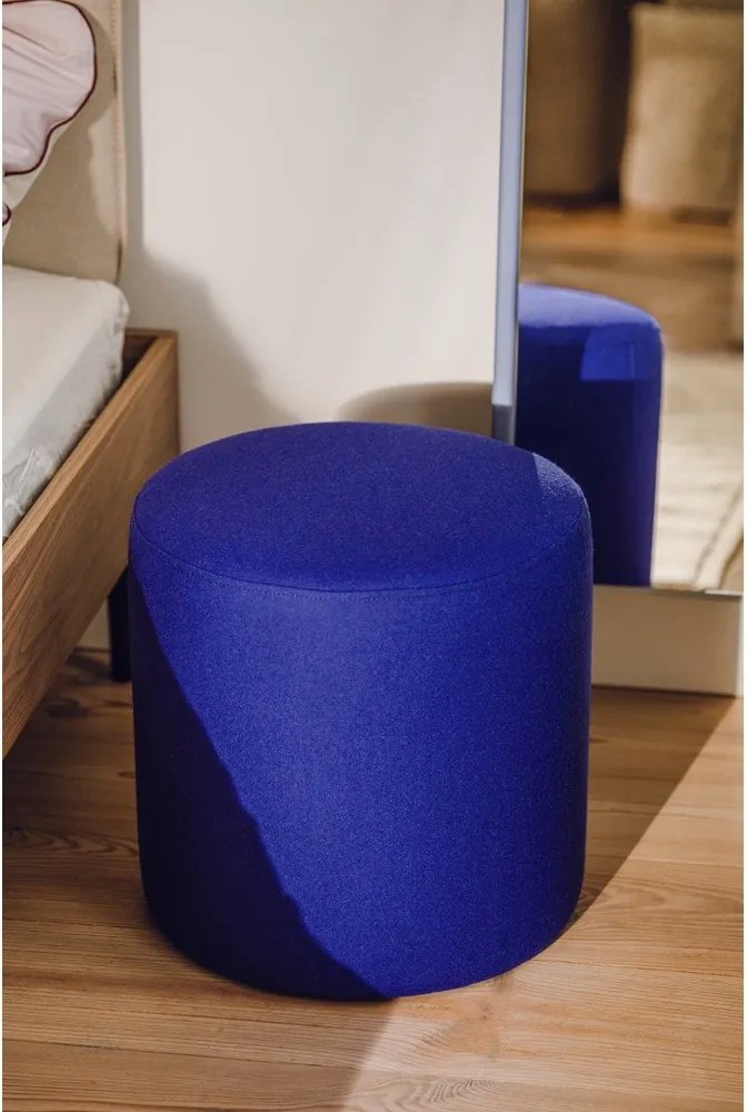 Kék gyapjú puff Folk – noo.ma