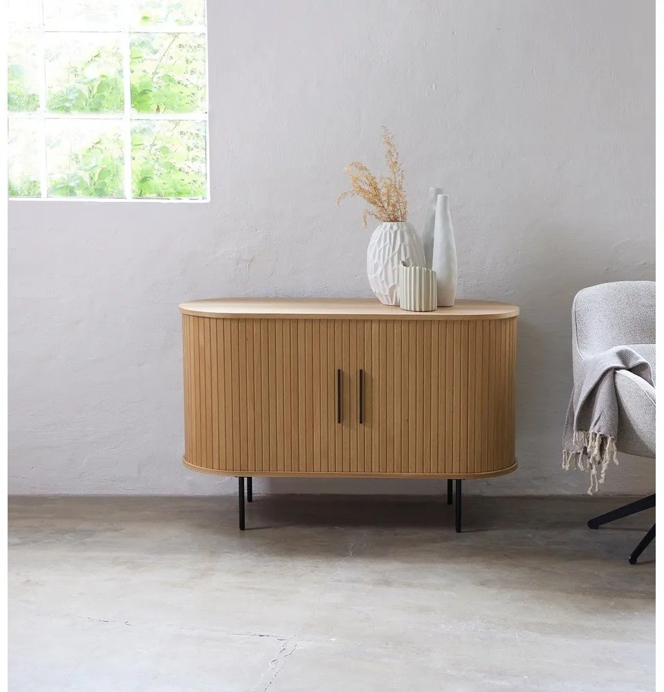Natúr színű komód tolóajtóval, tölgyfa dekorral 120x76x45 cm Nola – Unique Furniture